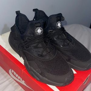 Worn only 2-3 times box included.